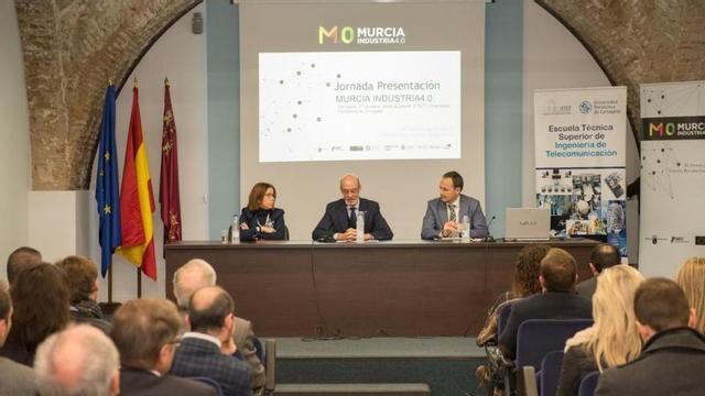 De izquierda a derecha, Castejón, Franco y Celdrán, en la presentación del plan ´Industria 4.0´.