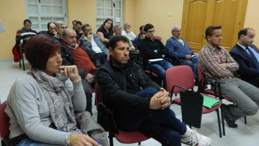 Representantes municipales en el pleno de la Mancomunidad Tierra del Vino.