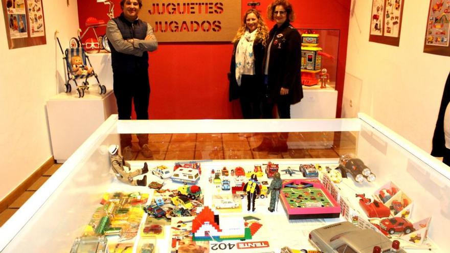 La exposición alberga juguetes desde el siglo XIX hasta la actualidad.