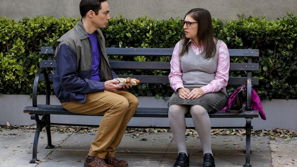 Jim Parsons y Mayim Bialik, como Sheldon y Amy en 'The big bang theory'