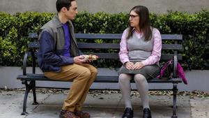 Jim Parsons y Mayim Bialik, como Sheldon y Amy en ’The big bang theory’. 