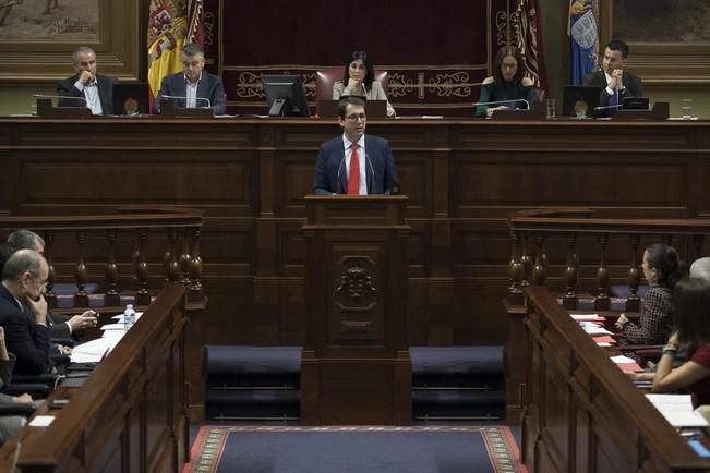 19/01/2017.CANARIAS.Pleno del Parlamento de Canarias..Fotos: Carsten W. Lauritsen