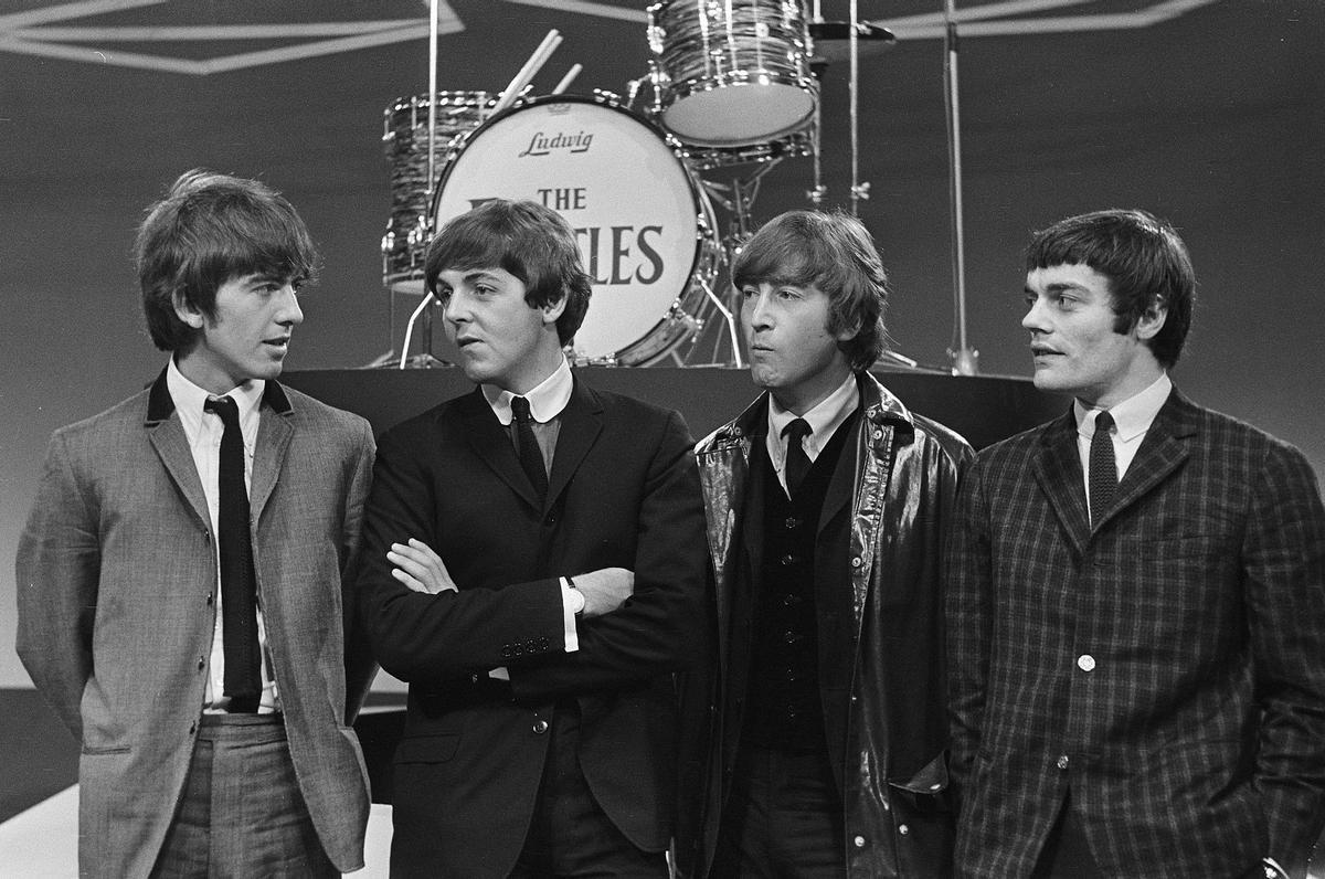 George Harrison, Paul McCartney, John Lennon y Jimmie Nicol, en 1964