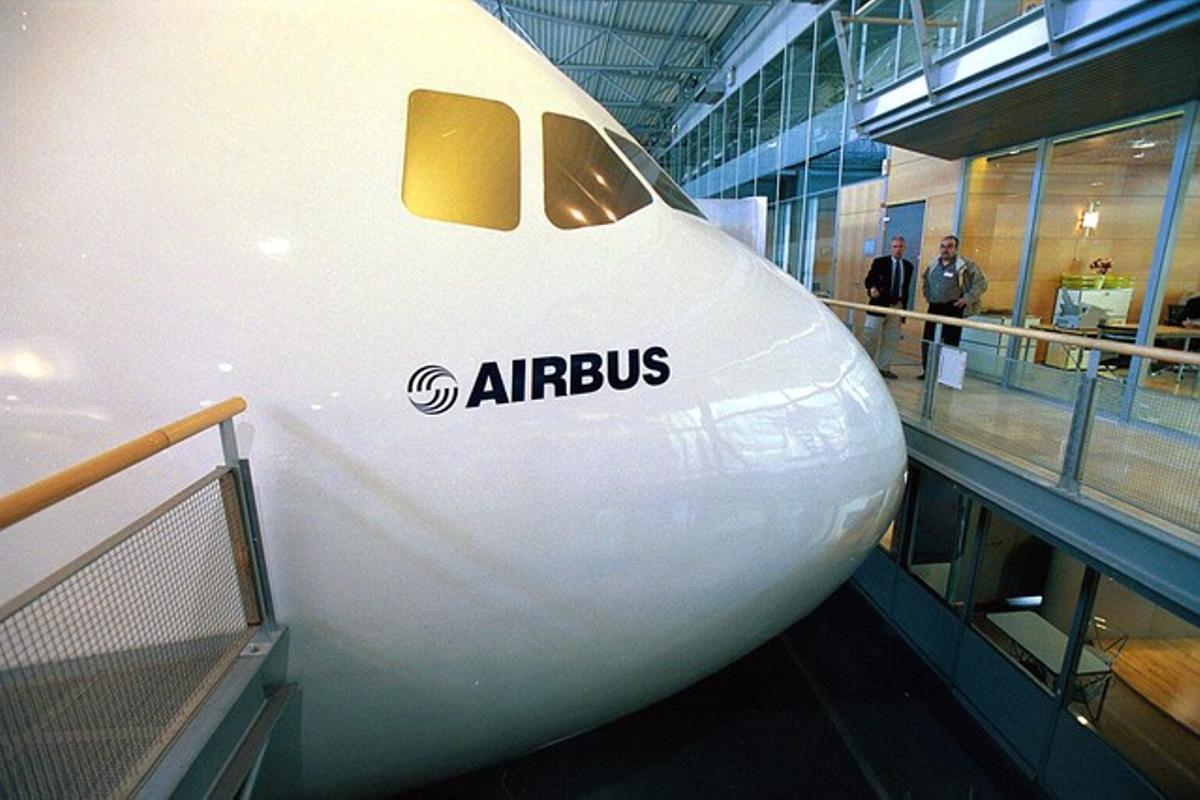 Morro de l’airbus A-380, l’avió comercial més gran del món. Morro de l’airbus A-380, l’avió comercial més gran del món.
