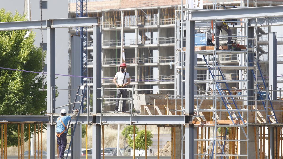 Viviendas en construcción en Huerta de Santa Isabel.