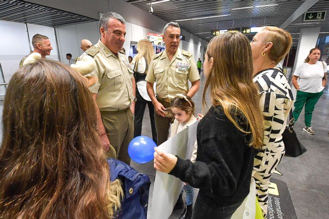 Llegada de militares desde Estonia al aeropuerto de Gran Canaria