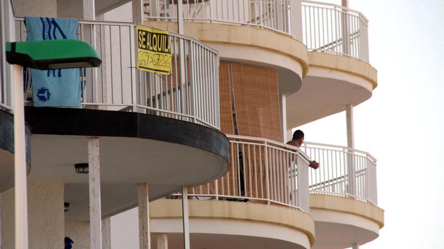 Apartamentos de alquiler en una playa de la Región.