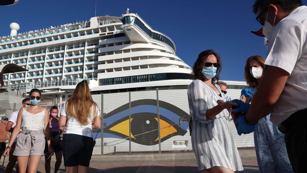 Llega el primer crucero internacional al puerto de Málaga tras la pandemia