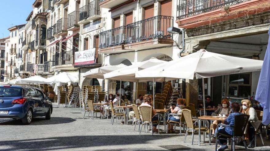 La hostelería de Plasencia: &quot;Estamos en vilo, no sabemos si nos van a cerrar mañana&quot;