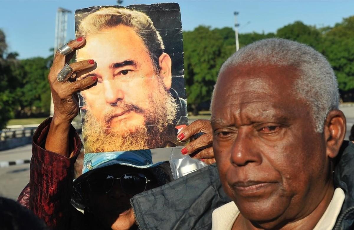 jjubierre36445705 people wait to pay their last respects to cuban revolutionar161128163431