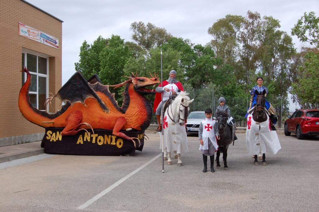 GALERIA |  Era la cabalgata de San Jorge del colegio San Antonio de Cáceres
