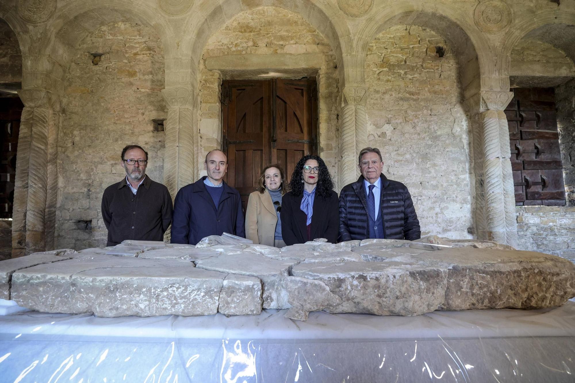 En imágenes: La visita institucional a la lápida en Santa María del Naranco