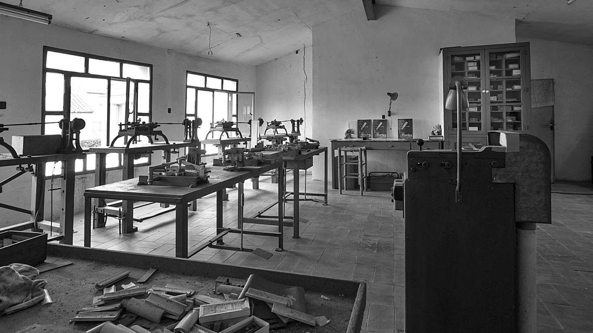 El taller Monser de Vila-sacra, en desús, on tot es conserva com si el temps s’hagués aturat | MANEL CASANOVAS