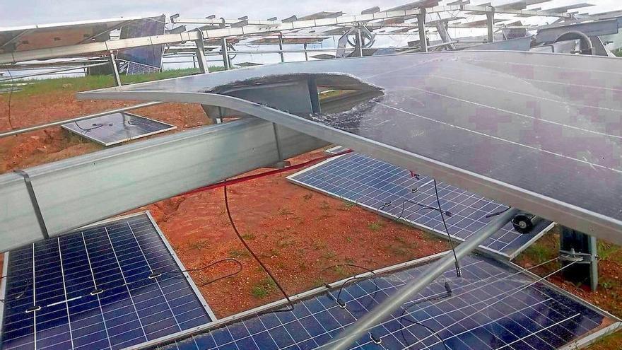 Alerta tras los daños en placas solares de Cañete la Real por el temporal