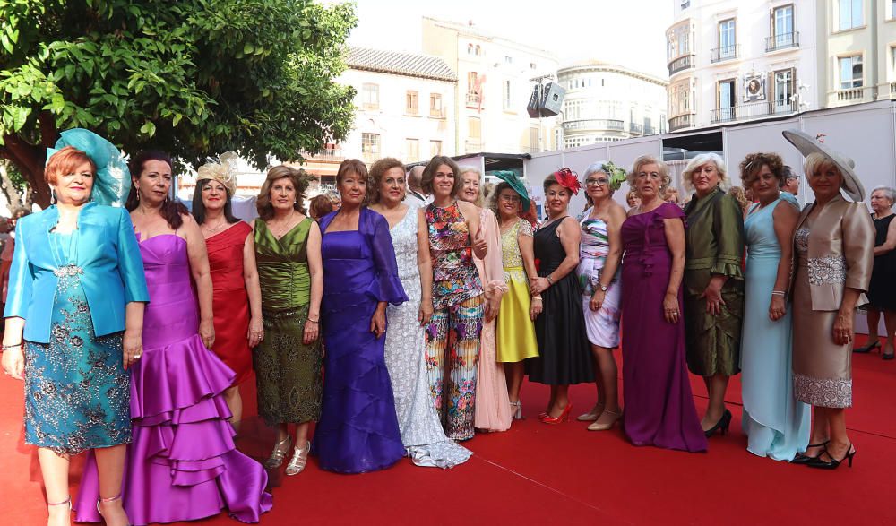 La Pasarela de Moda de la Semana del Mayor ha tenido como protagonistas a 132 modelos de entre 55 y 80 años, que han desfilado en la plaza de La Constitución.