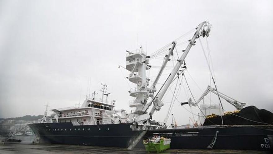 El &quot;Draco&quot;, en una parada en Vigo en 2009.