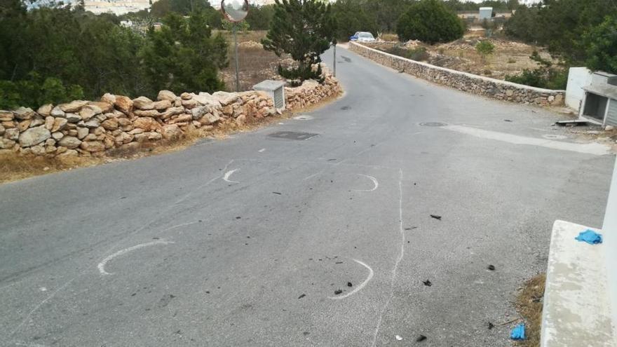 Muere un motorista al perder el control y chocar contra un coche en Formentera