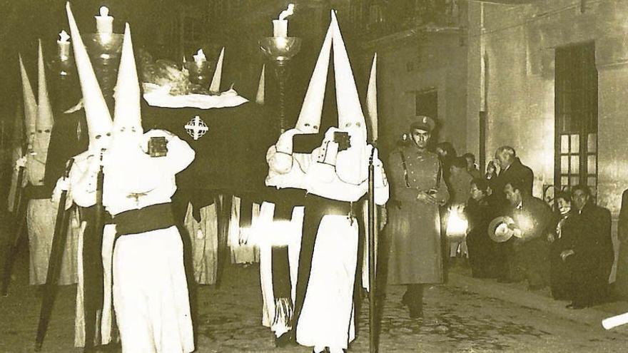 Primera salida a la calle de Jesús Yacente.