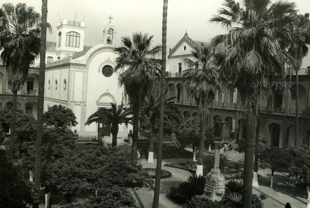 El actual edificio, inaugurado en 1892 fue edificado gracias a las donaciones de las familias Loring, Oyarzábal, Heredia y Larios.