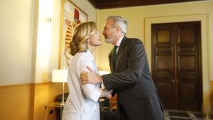 Jorge Azcón y Pilar Alegría se saludan en el Pignatelli.