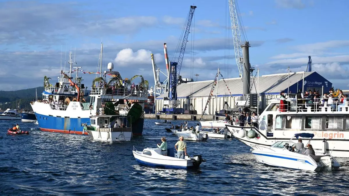 La patrona del mar surca la ría