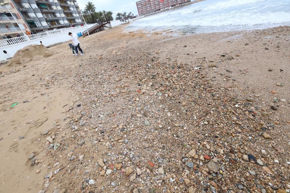 El temporal arrasa las playas de la Vega Baja