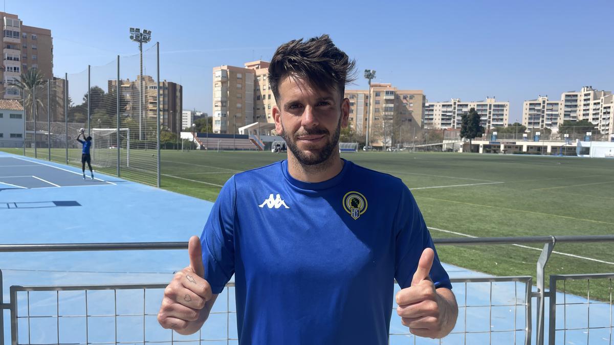 Raúl Ruiz tras el entrenamiento de ayer en la Ciudad Deportiva.