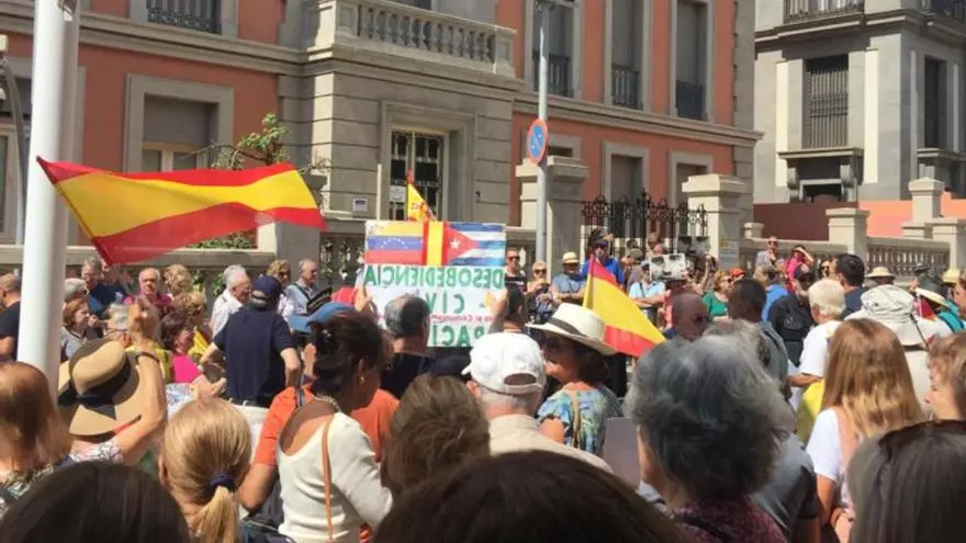 Concentración en Santa Cruz contra la solicitud de amnistía de Puigdemont