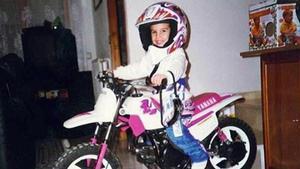 Marc Márquez, con su primera moto.