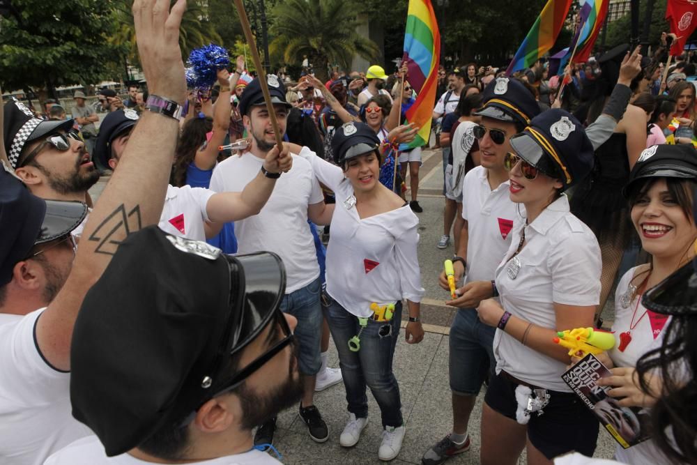 Desfile del orgullo LGTB por las calles gijonesas