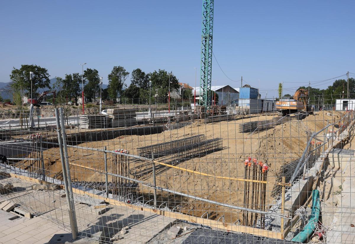 Obras para construir viviendas en Navia (Vigo).