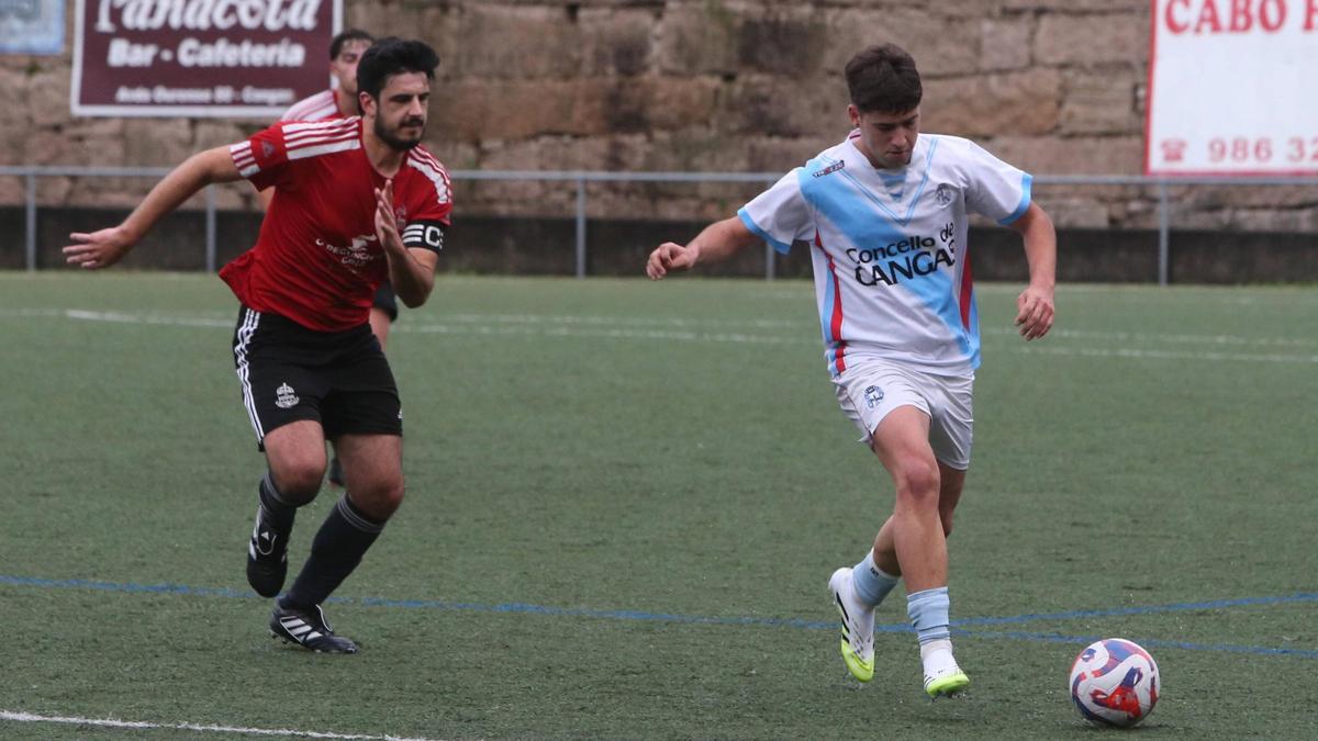 Una acción del partido de ayer en O Hío.