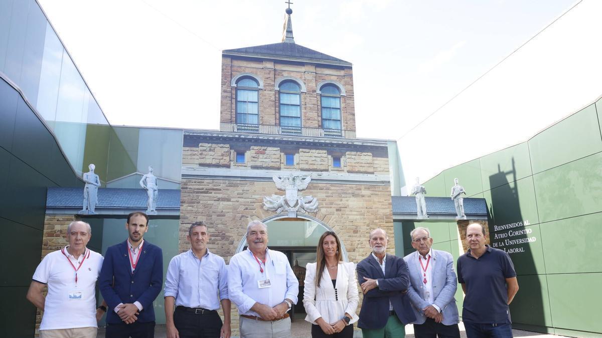 Por la izquierda. Jesús Jiménez Díaz, Óscar González, Jorge Pañeda, Manuel Nevares, Ángela Pumariega, Jesús Merino Santos, Javier García Fernández y Manuel Viejo