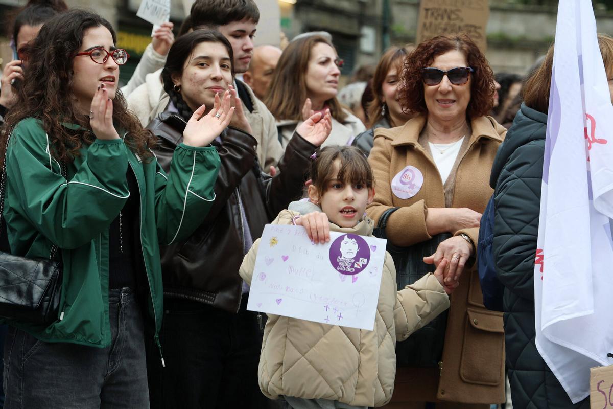El 8 de marzo, Día Internacional de la Mujer, se celebró en Pontevedra con la participación de miles de personas y dos manifestaciones.