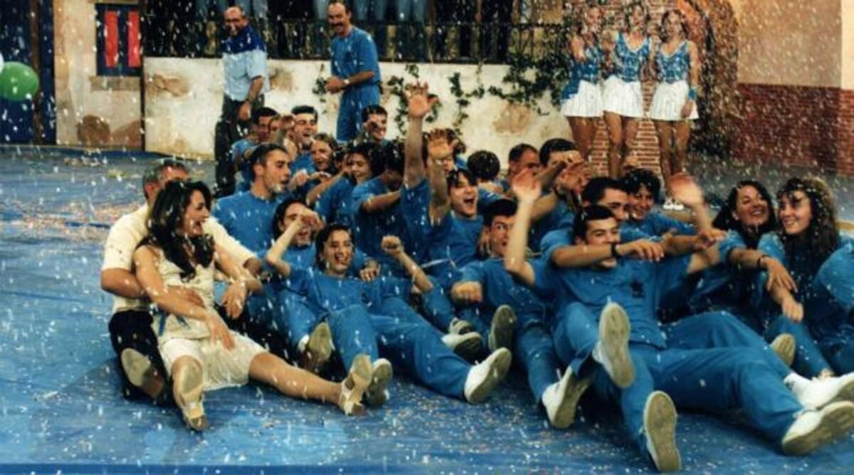 Los participantes de Murchante (Navarra) en la edición de 1997 tras ganar la final