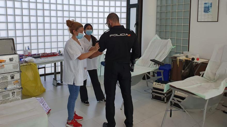 Jornada de donación de sangre en la comisaría de Ibiza