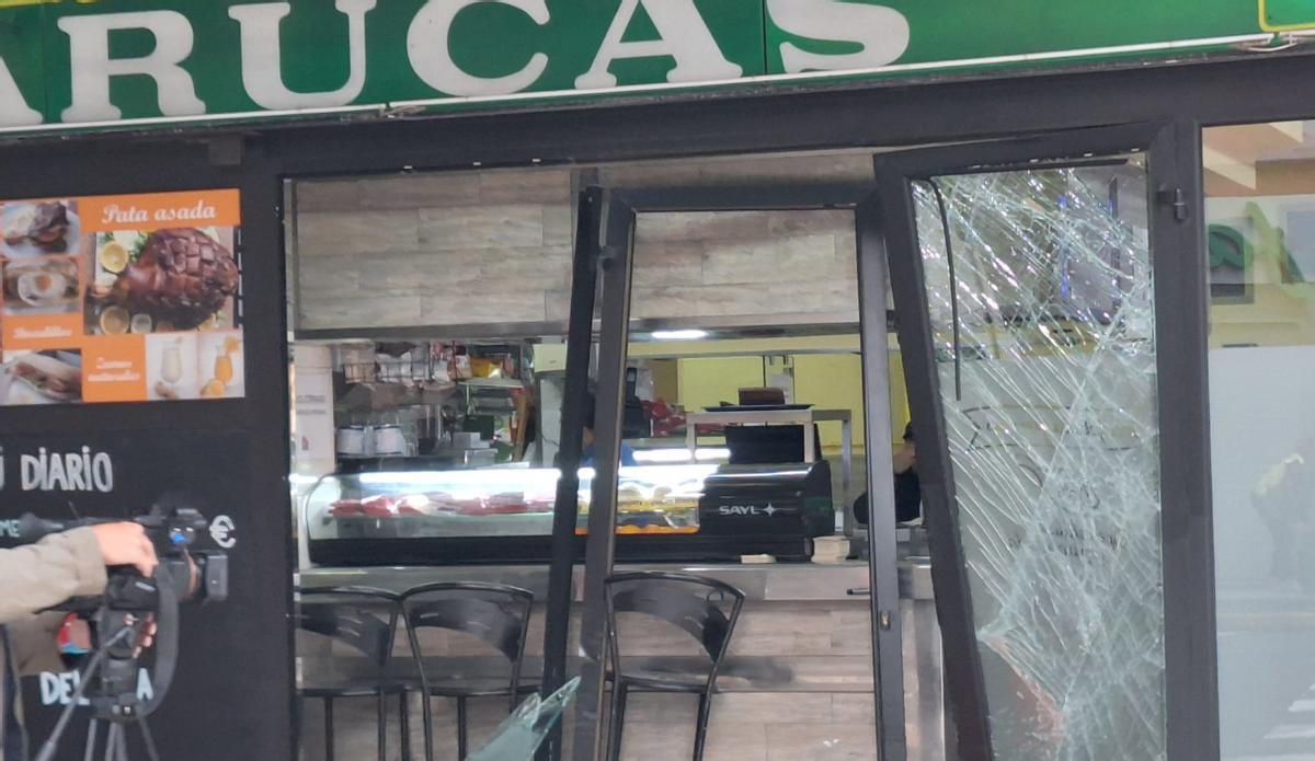 Así quedó la cafetería Arucas tras el intento de robo con alunizaje