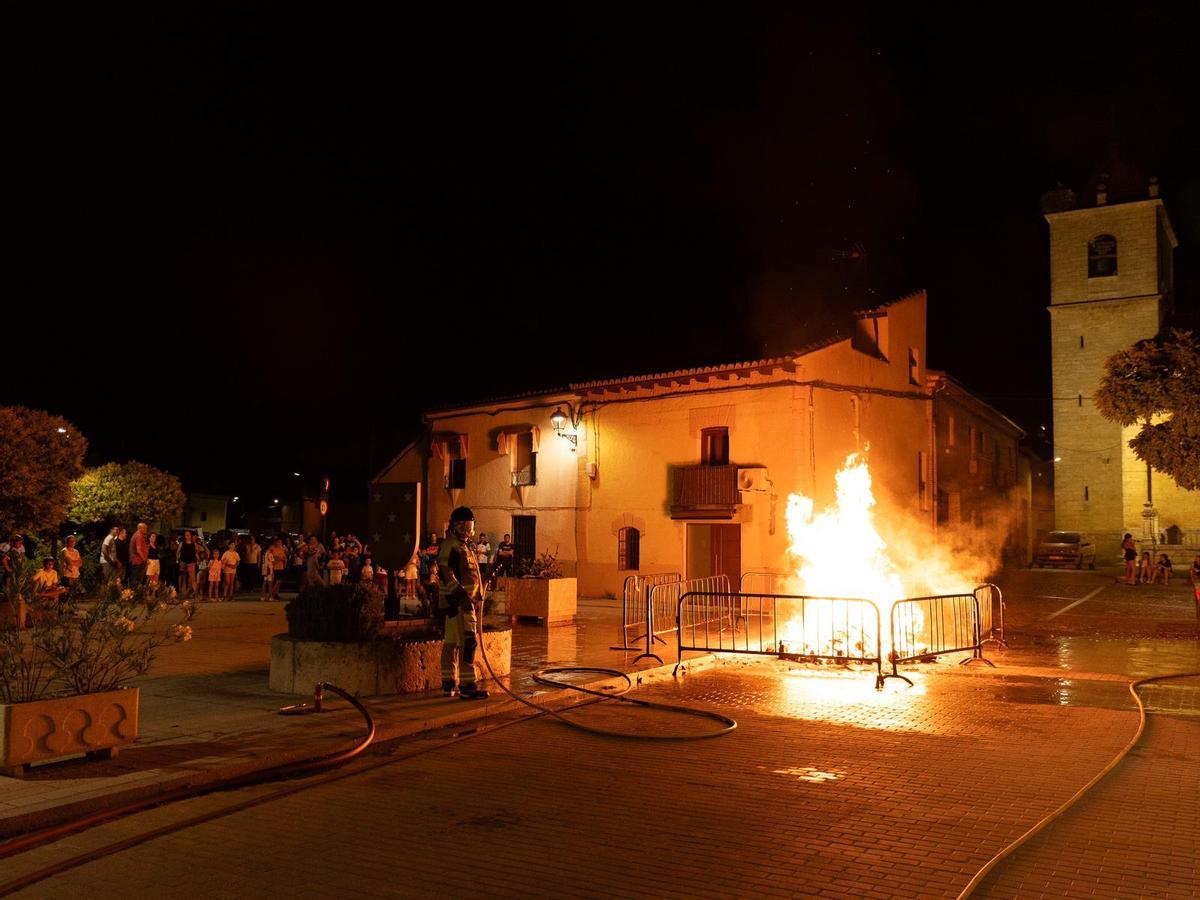Una noche mágica en las hogueras de la noche de San Juan en Tagarabuena y Toro Una noche mágica en las hogueras de la noche de San Juan en Tagarabuena y Toro