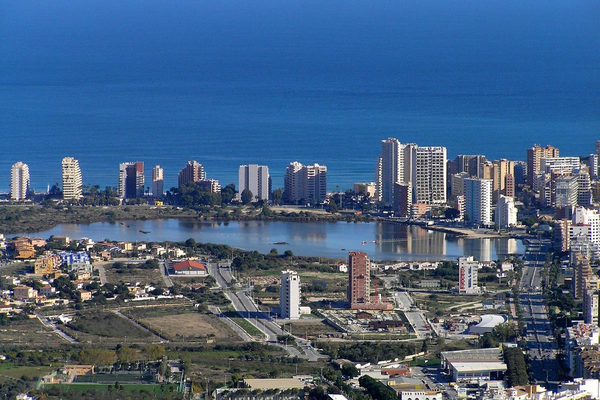 Imagen de le Salines de Calp. El hotel estaba previsto en el frente este del paraje y en la segunda línea de torres.