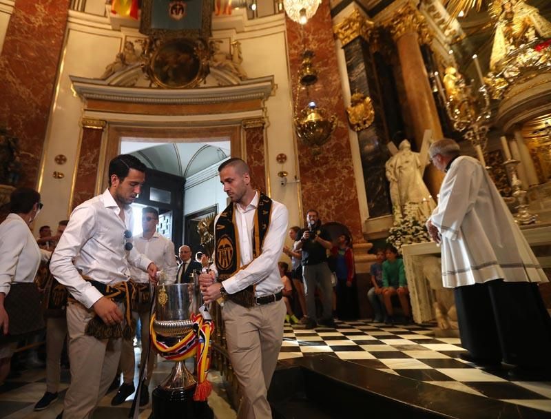 Así han sido las celebraciones del Valencia CF en la Basílica, Generalitat y ayuntamiento