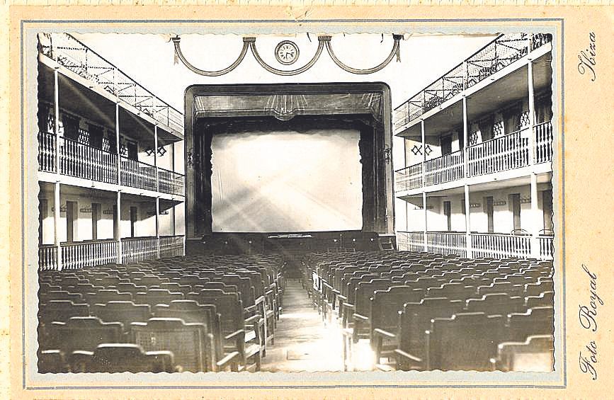 Imagen Reloj Teatro Pereira 1 d�cada 1920.Foto Royal.Arxiu Bruno Roig.jpg