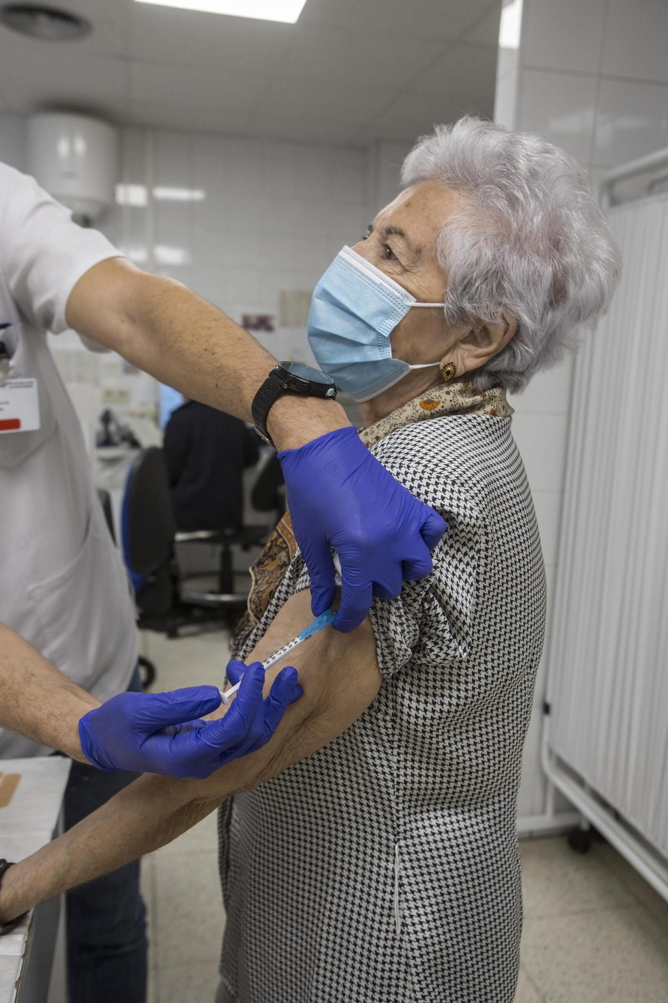 Los mayores de 90 años se vacunan contra el covid