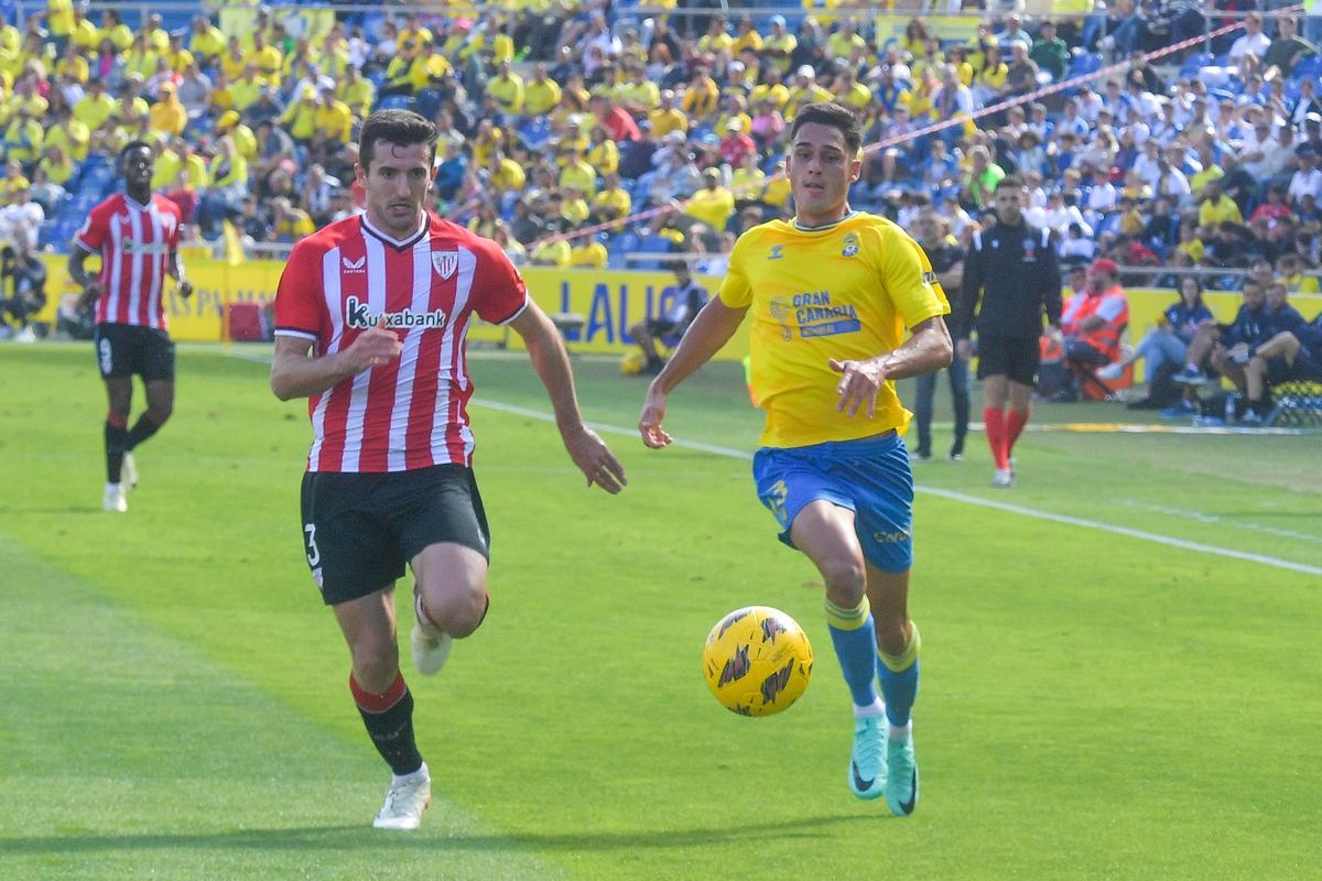 Sergi Cardona, en acción durante el choque contra el Athletic Club.