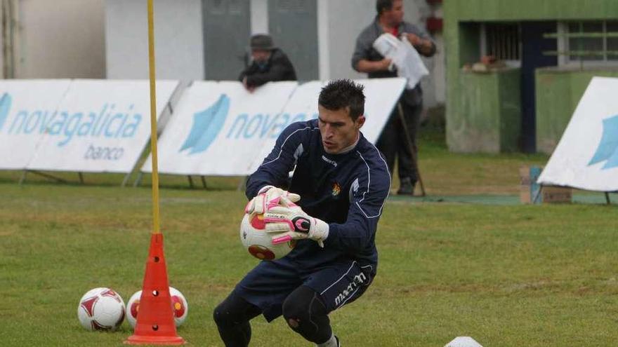 Pato Guillén es el nuevo portero de la Unión Deportiva Orense. // Jesús Regal