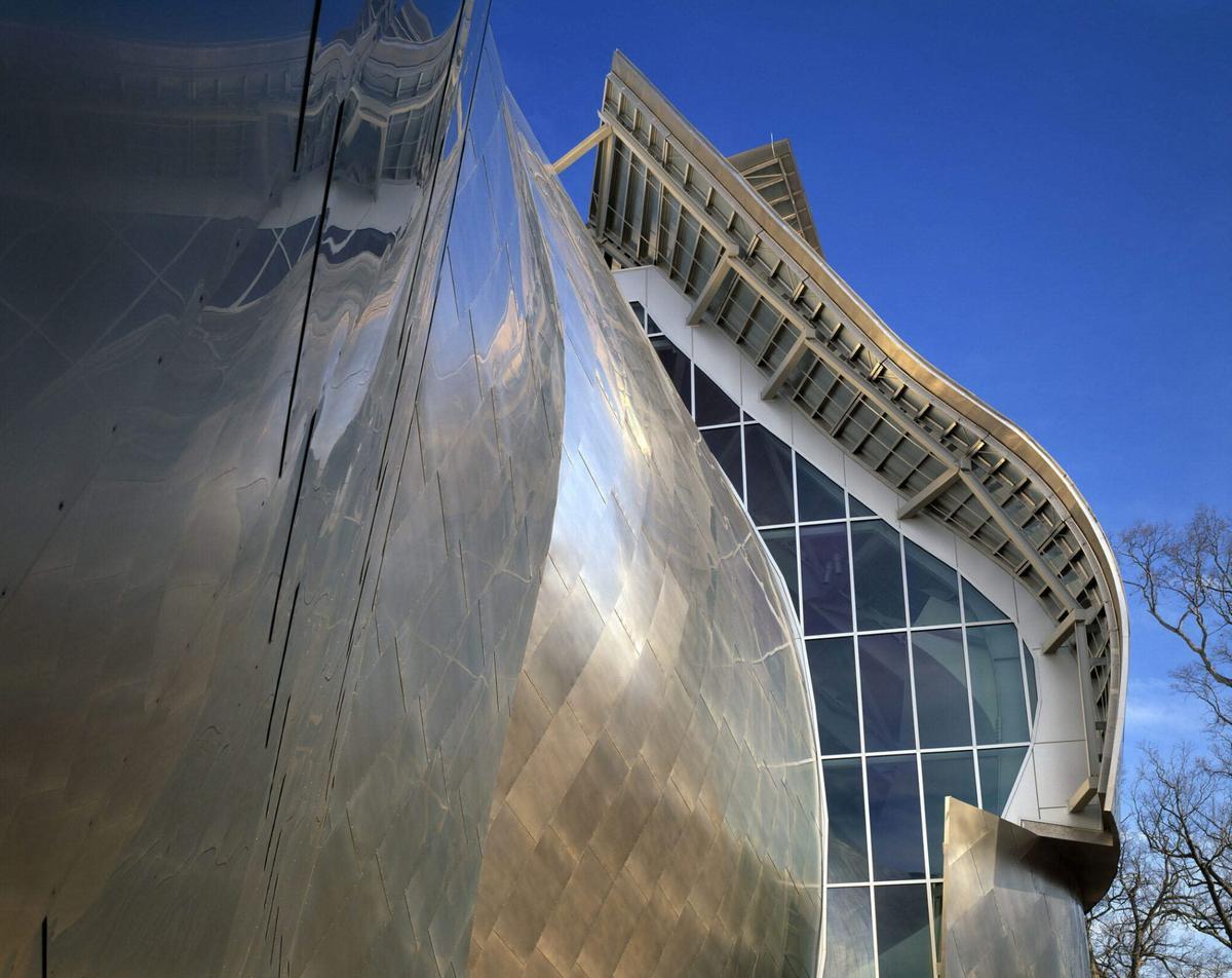 MIA36 NUEVA YORK (EEUU) 25/04/03.- El arquitecto del Museo Guggenheim de Bilbao, Frank Gehry, desveló hoy su última creación, el Centro de Artes Escénicas del Bard College, ubicado al norte de la Ciudad de Nueva York. EFE/ Peter Mauss/MG. ARQUITECTURA. ARQUITECTOS. EDIFICIOS.