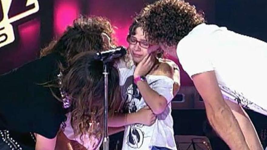 Iraila al final de su audición a ciegas es consolada por Malú, Rosario y David Bisbal.  // Tomada de T5