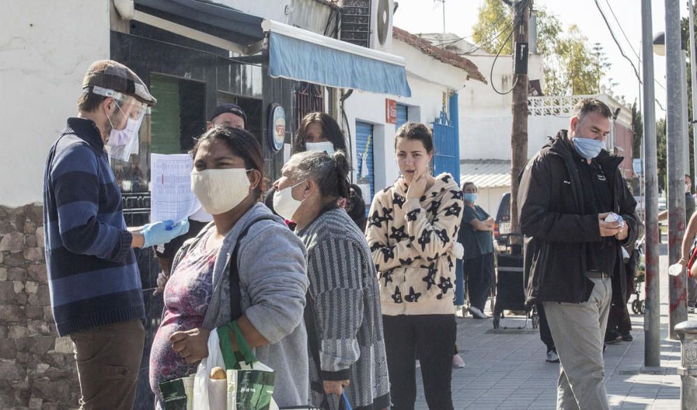 Una mano amiga en el drama del Cementerio