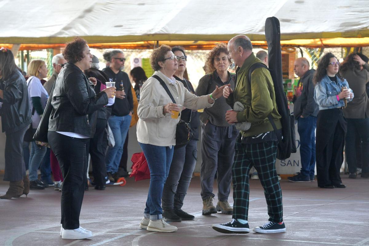 Todos con Carmiña asociación de vecinos Castro Laxe recaudando dinero para la reconstrución