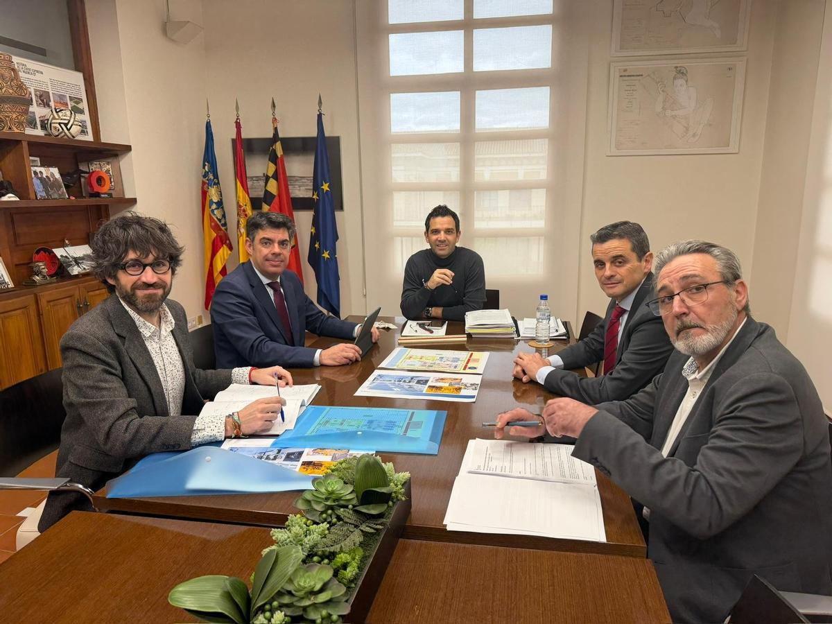 Sagredo reunido con responsables del grupo empresarial EM&amp;E Group en Paterna.