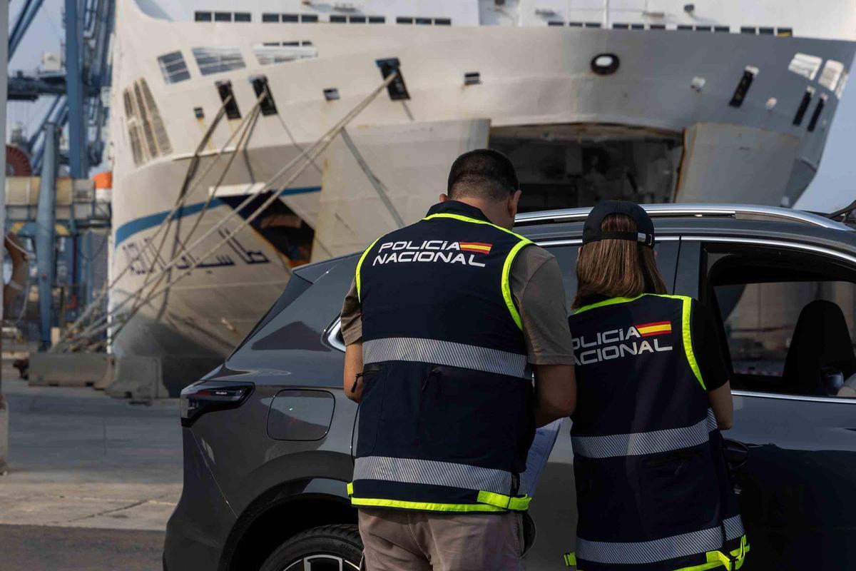España y Francia colaboran para frenar el tráfico de vehículos robados en ferrys hacia Argelia desde Alicante España y Francia colaboran para frenar el tráfico de vehículos robados en ferrys hacia Argelia desde Alicante